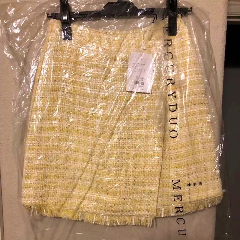 Yellow twisted mini skirt